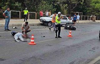 Motosikletiyle otomobile çarpan Rus sürücü ağır...