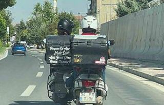 Motosikletlilerin trafikteki tehlikeli yardımlaşması...