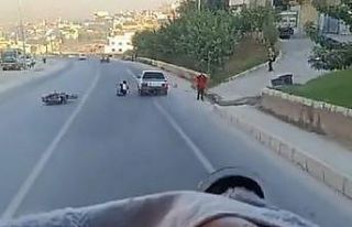 Motosikletlinin ölümle burun buruna geldiği an...