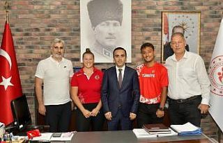 Müdür Ercan başarılı milli sporcularla görüştü