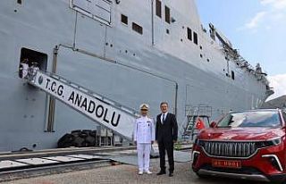 Muğla Valisi Akbıyık TCG Anadolu Gemisini ziyaret...