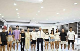 Muratpaşa, gençleri hayallerindeki üniversiteye...