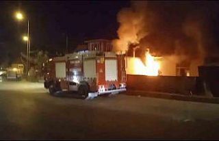 Müstakil ev alevlere teslim oldu