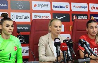 Necla Güngör Kıragası: “Seyirci rekorunu Elazığ’da...