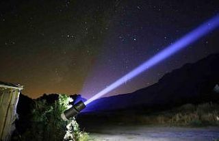 Nemrut’ta ayılar bu kez de bagajdan yiyecek çaldı
