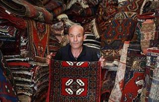 Niğde’de 36 yıldır eski dokuma halılara hayat...