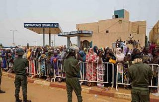 Nijer’de Fransız birliklerinin çekilmesi için...