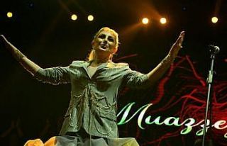 Nostalji kraliçesi, Akhisar’ı mest etti