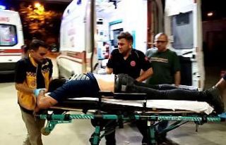 Oda arkadaşını sokakta sırtından bıçakladı