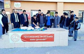 Öğrencilere ilk yardım eğitimi verildi
