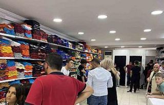 Okul alışverişini son güne bırakanlar mağazalarda...