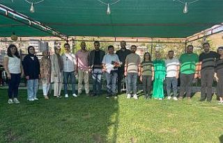 Okul Müdürü Karaman sevgi koridoru ile uğurlandı