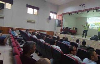 Okul servisi şoförlerine seminer