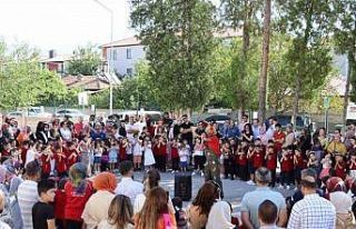 Okula yeni başlayan miniklere palyaço sürpriz