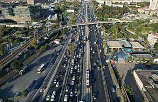 Okulların açılmasıyla oluşan trafik yoğunluğu...