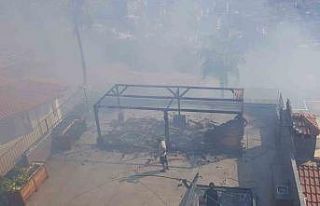 Otluk alanda çıkan yangın, milyon dolarlık villalara...