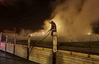 Otobanda tırın kasası alev alev yandı