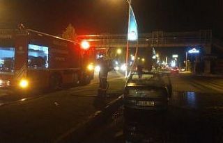 Otomobil alev topuna döndü: 2 yaralı