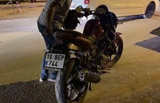 Otomobil ile çarpışan motosiklet sürücüsü hayatını...