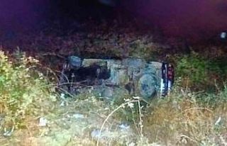 Otomobil şarampole devrildi