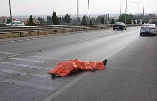 Otomobilin çarptığı motosiklet sürücüsü hayatını...