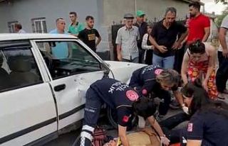 Otomobille çarpışan motosiklet sürücüsü ağır...