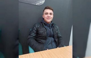 Otomobille çarpışan motosiklet sürücüsü hayatını...