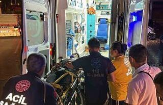 Otomobille motosiklet çarpıştı: 2 yaralı