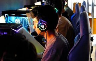 Oyun tutkunu gençler Erzincan’daki e-spor atölyesinde