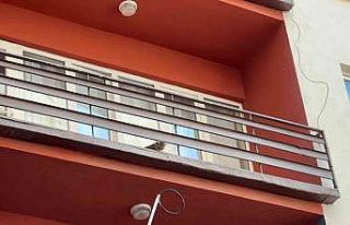 (ÖZEL) Bilecik’te bir evin balkonundan mahsur kalan...