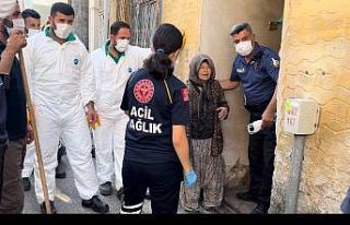 (Özel) Kamyon kamyon çöp çıktı...Evini temizlettirmek...