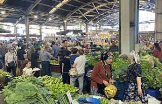 Pazarın en dikkat çeken ürünü biber ve fasulye...