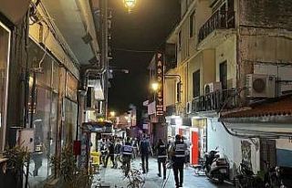 Polis ekiplerinden Kuşadası Barlar Sokağı’na...