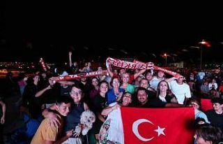 Şampiyonluk coşkusu Merkezefendi’de yaşandı