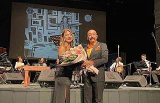 Sanat Güneşi, şarkılarıyla anıldı