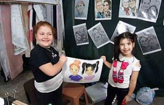 Sanatçı çift panayırın gözdesi oldu