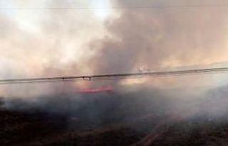 Sancaktepe’de çıkan ot yangını helikopter müdahalesiyle...