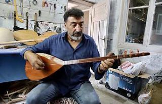 Saza işlediği her tel bir gönülde hayat buluyor