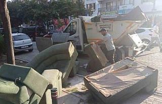 Şehzadelerde konteyner kenarına terk edilen atıklar...