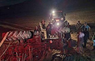 Selim’de traktör devrildi: 1 yaralı