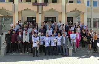 Şiddet gören öğretmene meslektaşlarından destek