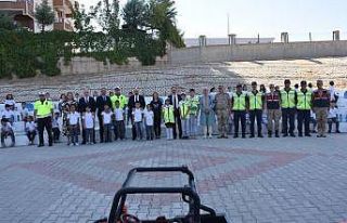 Siirt’te çocuklar trafik andı okudu