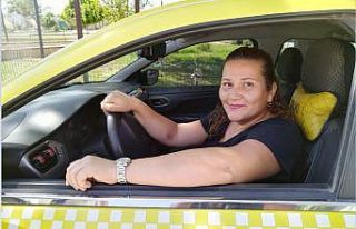 Silifkeli kadın taksici Döndü Temizer, ilgi odağı...