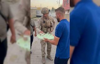 Silopi’de izinsiz yürüyüşe müdahale eden jandarmaya...