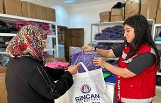Sincan Belediyesi bin öğrenciye kırtasiye malzemesi...