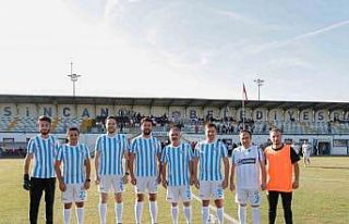 Sincan’da milletvekilleri yeşil sahaya indi