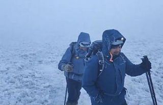 Sis ve fırtına tırmanışa engel olmadı, Ağrı...