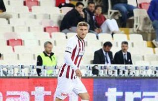 Sivasspor’da Burak Kapacak ilk resmi maçına çıktı