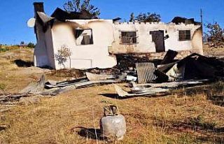 Sivas’ta çıkan yangında karı koca hayatını...