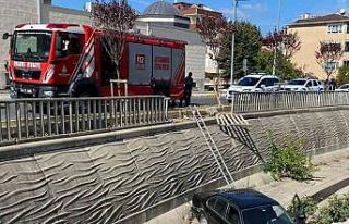 Sultanbeyli’de ehliyetsiz sürücü kanala uçtu